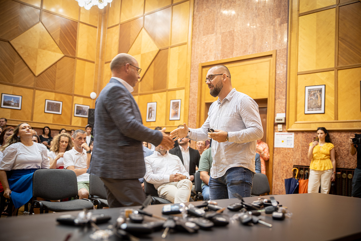 Iskolabuszokkal az esélyegyenlőségért Iskolabuszokkal az esélyegyenlőségért